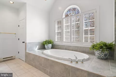 Bath - 1916 Valley Wood Rd, Mclean, VA 22101 photo 11 of 13