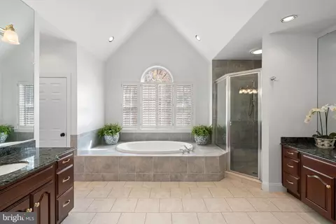 Bath - 1916 Valley Wood Rd, Mclean, VA 22101 photo 9 of 13