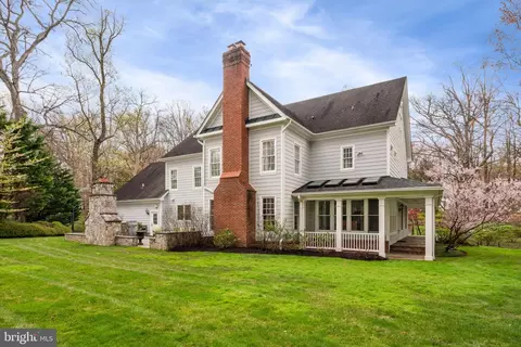Exterior - 1916 Valley Wood Rd, Mclean, VA 22101 photo 9 of 14