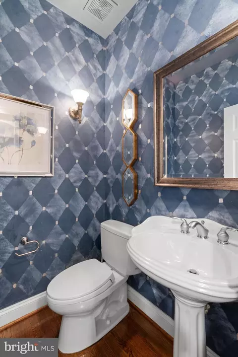Bath - 1916 Valley Wood Rd, Mclean, VA 22101 photo 3 of 13