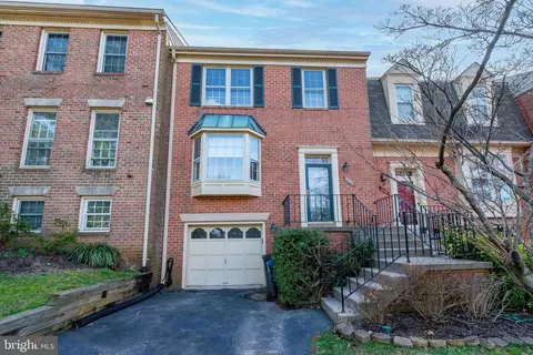 4107 Meadow Field Ct, Fairfax, VA 22033