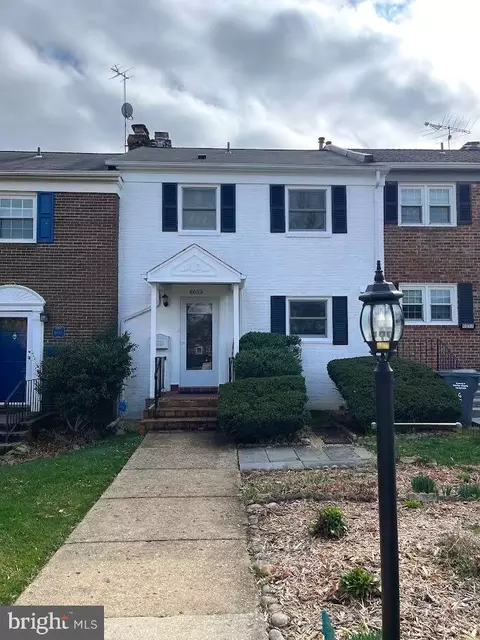 6050 Hardwick Pl, Falls Church, VA 22041