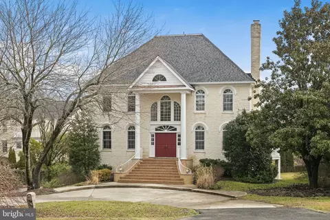 9499 Lynnhall Pl, Alexandria, VA 22309