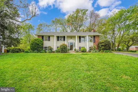 2509 Stirrup Ln, Alexandria, VA 22308