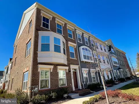 5122 Ridgeview Retreat Dr, Chantilly, VA 20151