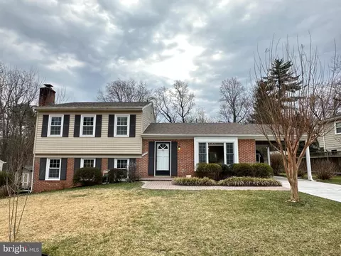 1805 Abbotsford Dr, Vienna, VA 22182