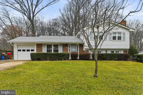 8806 Higdon Dr, Vienna, VA 22182