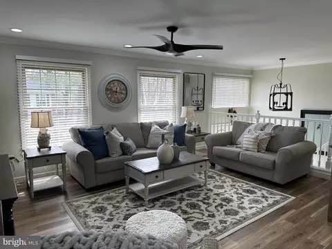 Living - 8914 Spur Rd, Springfield, VA 22153 photo 2 of 5