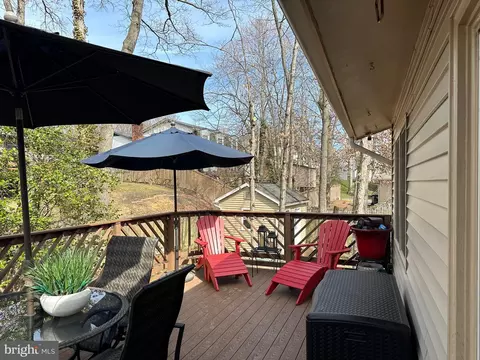 Exterior - 8914 Spur Rd, Springfield, VA 22153 photo 5 of 8