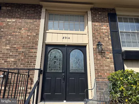 Exterior - 8914 Spur Rd, Springfield, VA 22153 photo 4 of 8
