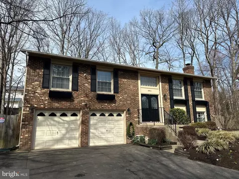 8914 Spur Rd, Springfield, VA 22153