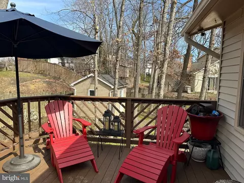 Exterior - 8914 Spur Rd, Springfield, VA 22153 photo 6 of 8