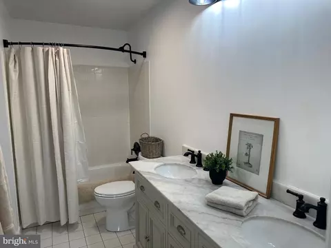 Bath - 8914 Spur Rd, Springfield, VA 22153 photo 1 of 3