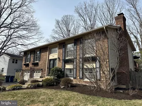 Exterior - 8914 Spur Rd, Springfield, VA 22153 photo 3 of 8