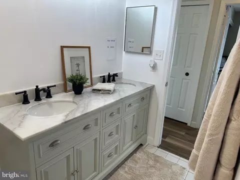 Bath - 8914 Spur Rd, Springfield, VA 22153 photo 2 of 3