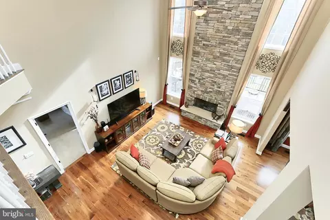 Living - 1619 Kirby Rd, Mclean, VA 22101 photo 5 of 9