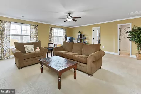 Living - 1619 Kirby Rd, Mclean, VA 22101 photo 7 of 9