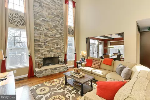 Living - 1619 Kirby Rd, Mclean, VA 22101 photo 3 of 9