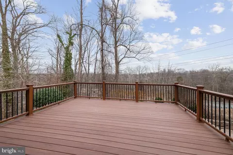 Exterior - 8451 Thames St, Springfield, VA 22151 photo 5 of 8