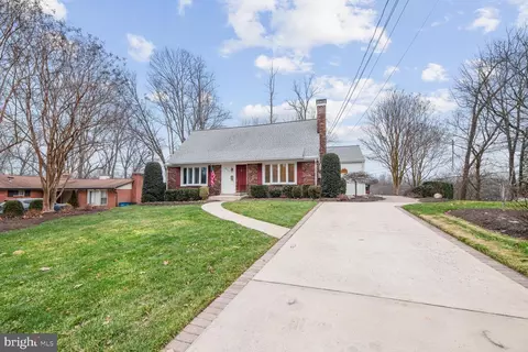 Exterior - 8451 Thames St, Springfield, VA 22151 photo 3 of 8