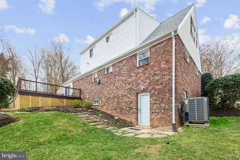 Exterior - 8451 Thames St, Springfield, VA 22151 photo 8 of 8