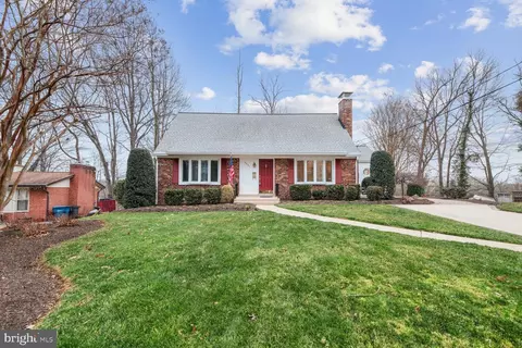 Exterior - 8451 Thames St, Springfield, VA 22151 photo 2 of 8