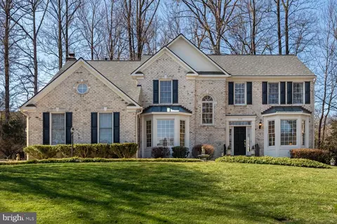 806 Sherlin Ln, Great Falls, VA 22066