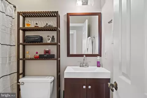 Bath - 6624 Green Ash Ct, Springfield, VA 22152 photo 3 of 4