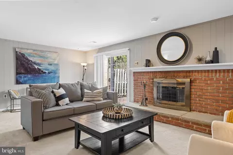 Living - 6624 Green Ash Ct, Springfield, VA 22152 photo 5 of 7