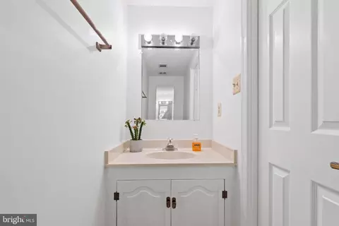 Bath - 6624 Green Ash Ct, Springfield, VA 22152 photo 4 of 4