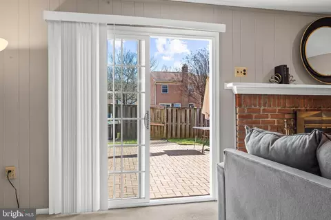 Living - 6624 Green Ash Ct, Springfield, VA 22152 photo 7 of 7