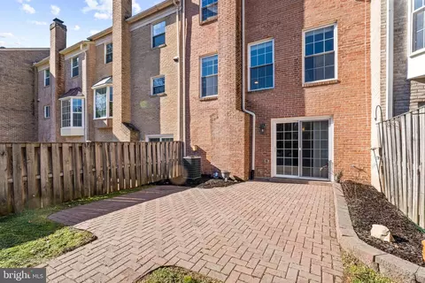 Exterior - 6624 Green Ash Ct, Springfield, VA 22152 photo 4 of 6