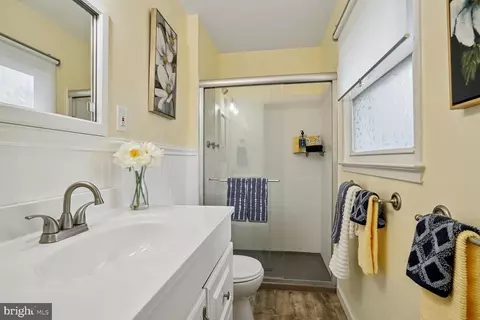 Bath - 6404 Bardu Ct, Springfield, VA 22152 photo 1 of 4