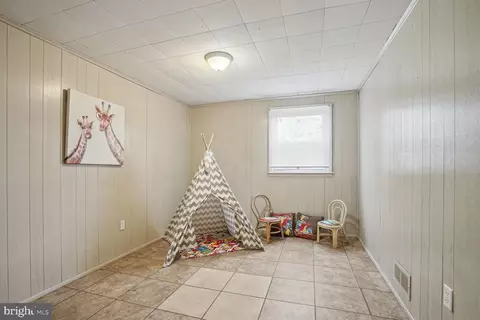 Living - 6404 Bardu Ct, Springfield, VA 22152 photo 7 of 7