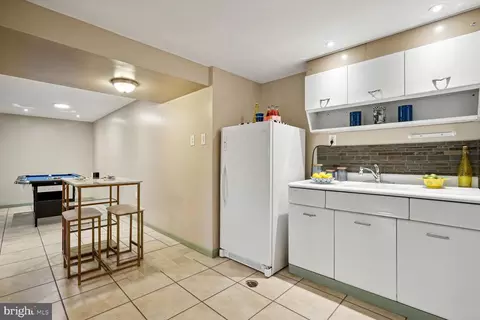 Kitchen - 6404 Bardu Ct, Springfield, VA 22152 photo 4 of 4