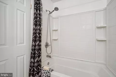 Bath - 6404 Bardu Ct, Springfield, VA 22152 photo 3 of 4