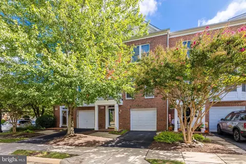 4279 Park Green Ct, Fairfax, VA 22030
