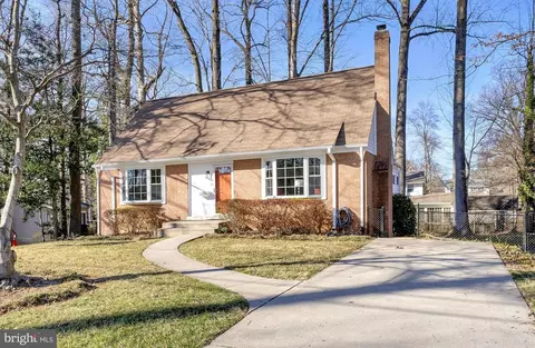 8802 Kenilworth Dr, Springfield, VA 22151