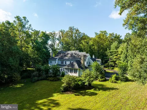 Exterior - 347 Springvale Rd, Great Falls, VA 22066 photo 4 of 20