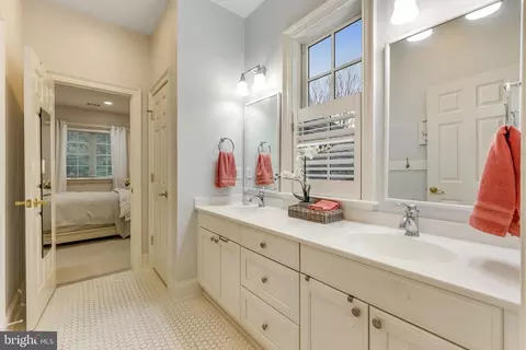 Bath - 347 Springvale Rd, Great Falls, VA 22066 photo 6 of 9