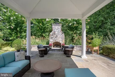 Exterior - 347 Springvale Rd, Great Falls, VA 22066 photo 9 of 20