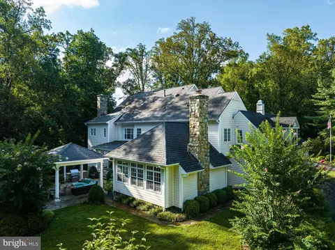 Exterior - 347 Springvale Rd, Great Falls, VA 22066 photo 5 of 20