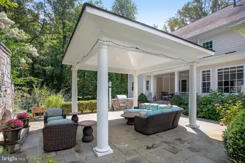 Exterior - 347 Springvale Rd, Great Falls, VA 22066 photo 7 of 20