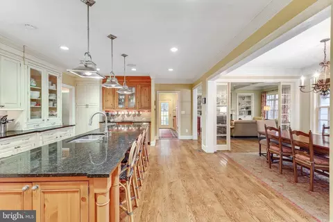 Kitchen - 347 Springvale Rd, Great Falls, VA 22066 photo 4 of 6