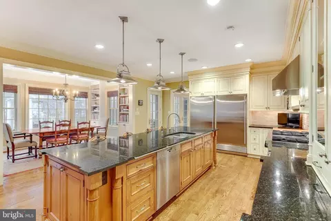Kitchen - 347 Springvale Rd, Great Falls, VA 22066 photo 5 of 6