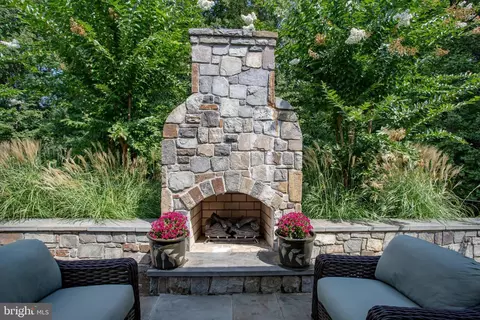 Exterior - 347 Springvale Rd, Great Falls, VA 22066 photo 10 of 20