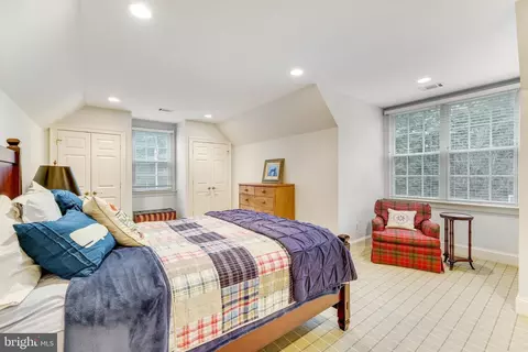Bedroom - 347 Springvale Rd, Great Falls, VA 22066 photo 5 of 6