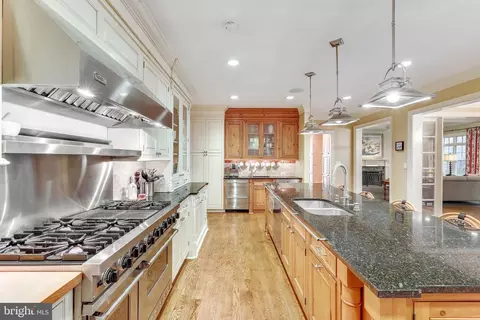 Kitchen - 347 Springvale Rd, Great Falls, VA 22066 photo 3 of 6