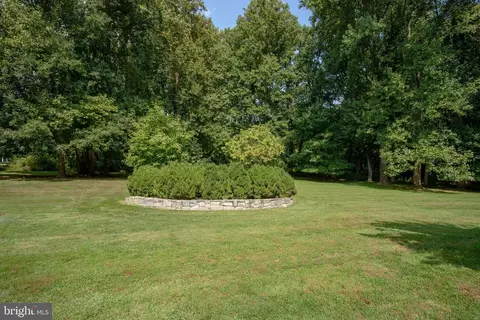 Exterior - 347 Springvale Rd, Great Falls, VA 22066 photo 18 of 20