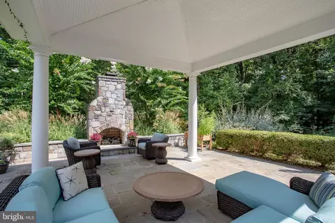 Exterior - 347 Springvale Rd, Great Falls, VA 22066 photo 8 of 20